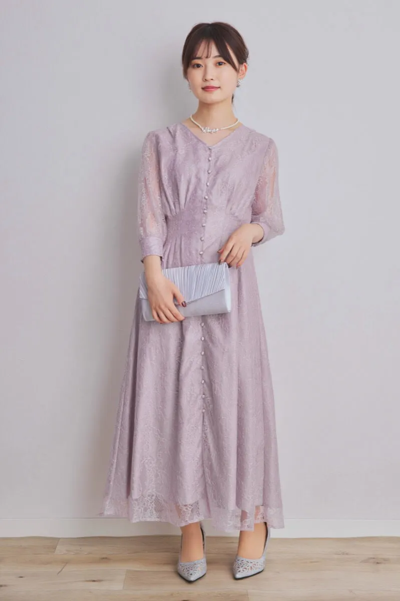 シルバーのV字プレートクラッチバッグ