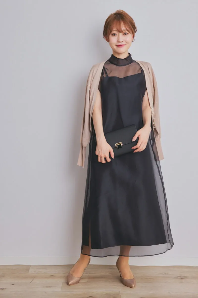 ゴールドのラメ入りカーディガン