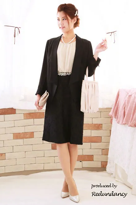 ブラックのシンプル長袖ジャケット