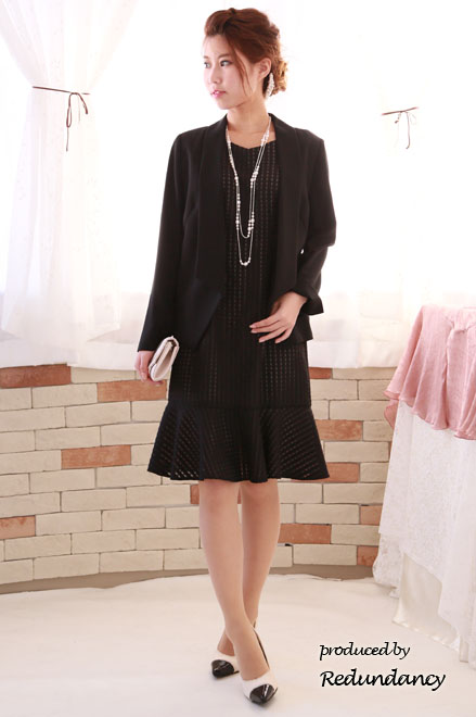 ブラックのシンプル長袖ジャケット