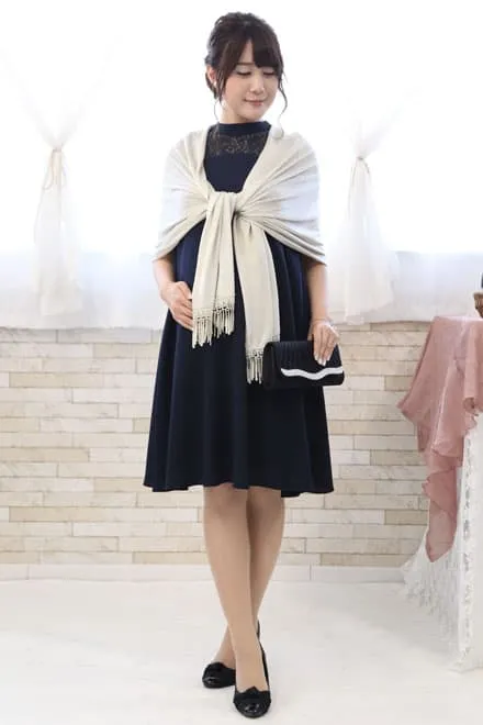 ネイビーのデコルテレースウエストリボンドレス