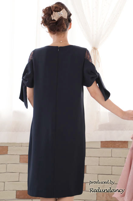 ブラックのリボン風スリーブドレス