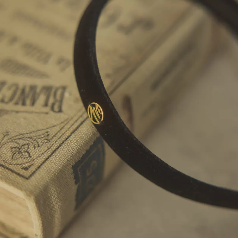 ブラックのベロアカチューシャ