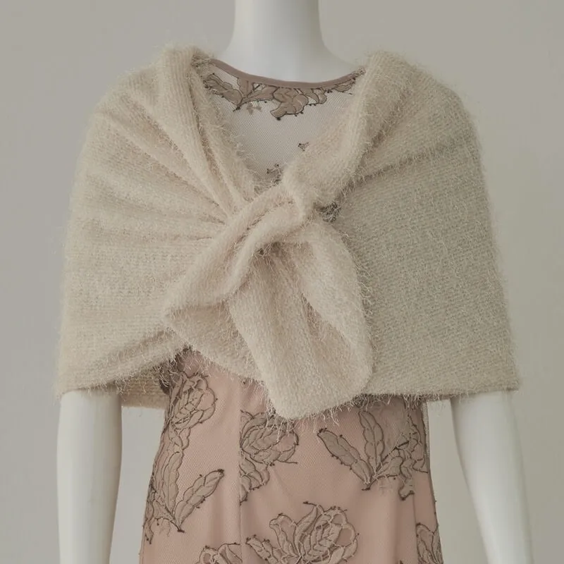 オフホワイトのファーレースショール