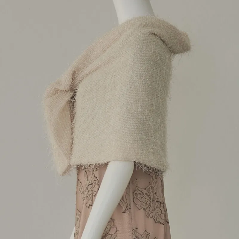 オフホワイトのファーレースショール