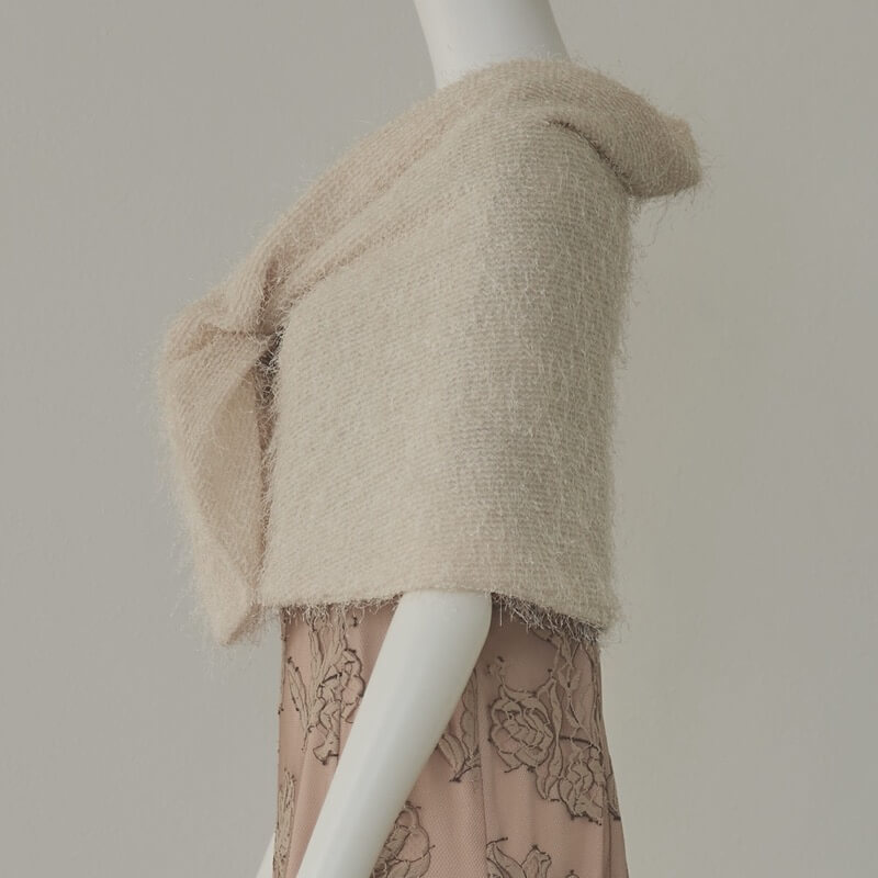 オフホワイトのファーレースショール