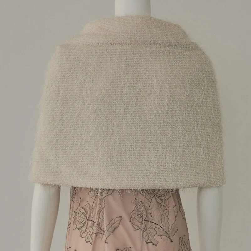 オフホワイトのファーレースショール