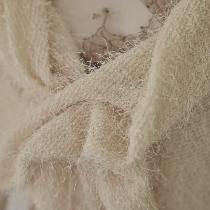 オフホワイトのファーレースショール