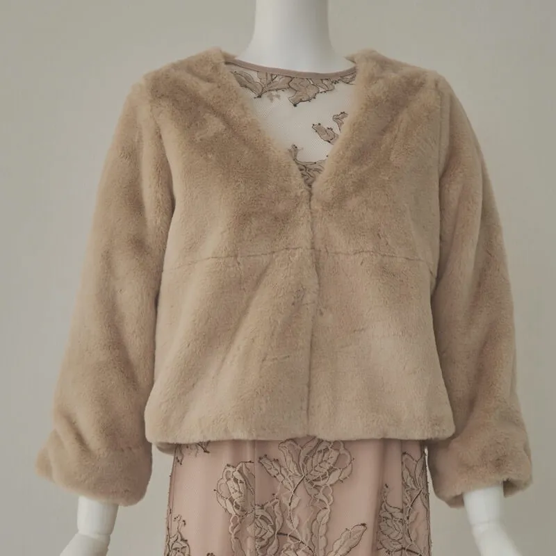 ベージュのファージャケット