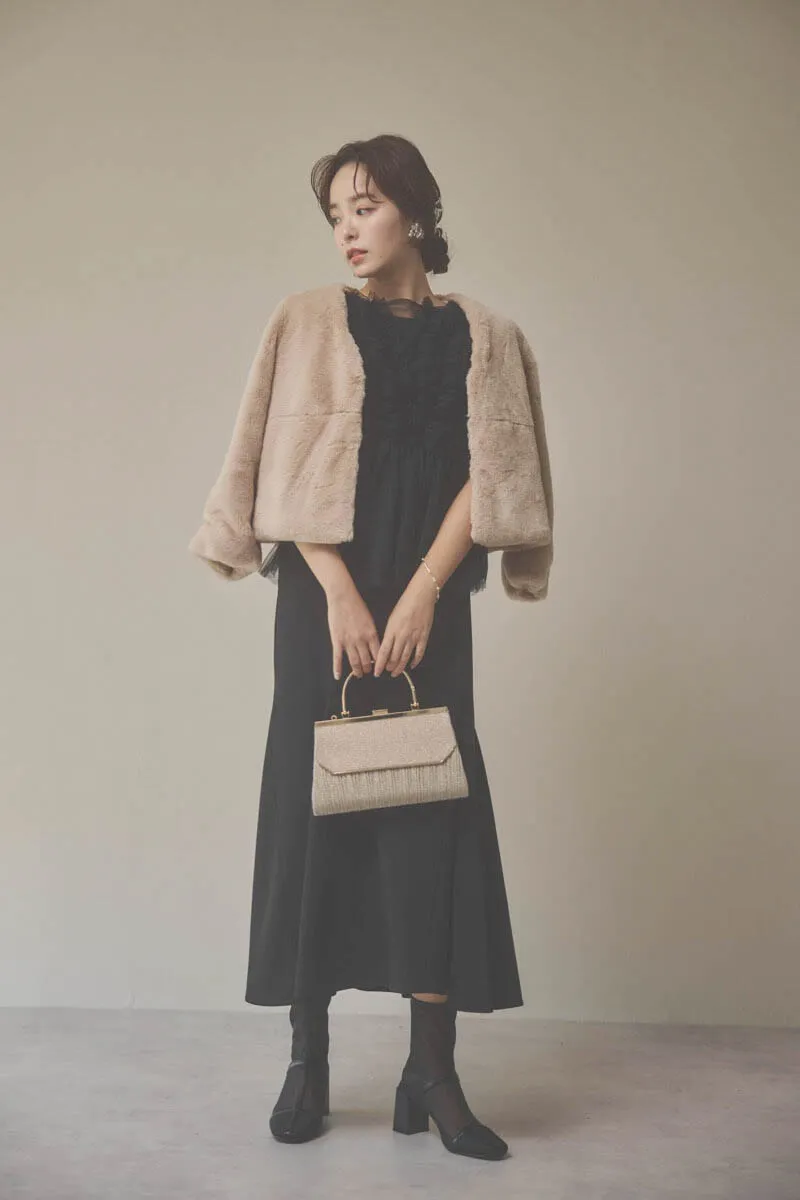 ベージュのファージャケット