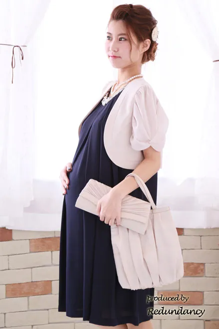 ライトベージュのジャケット風シンプルボレロ