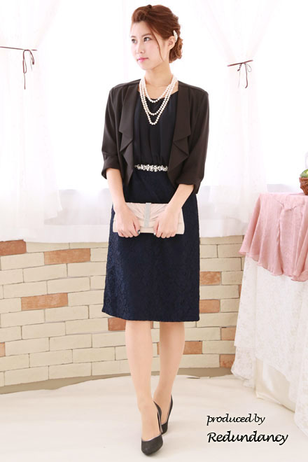 ブラックのプリーツ襟前下がりジャケット