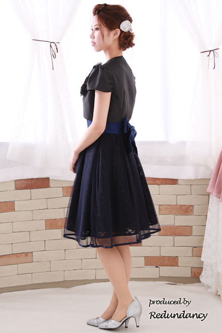 ブラックの胸元花モチーフボレロ