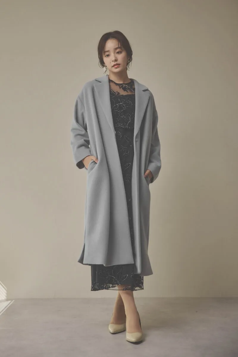 ライトグレーのウールコート