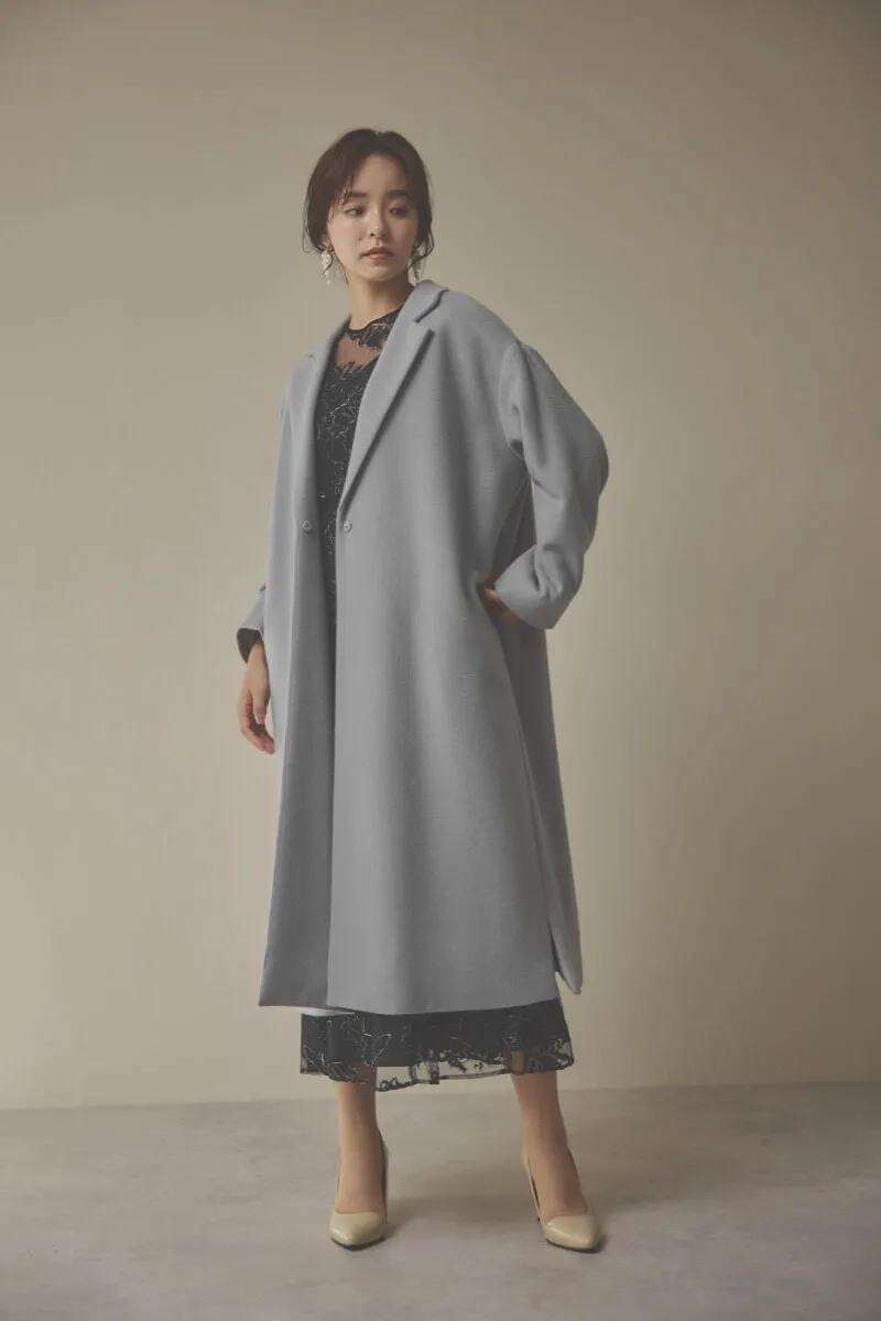 ライトグレーのウールコート