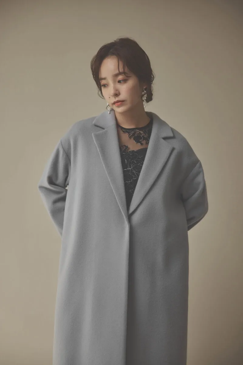 ライトグレーのウールコート