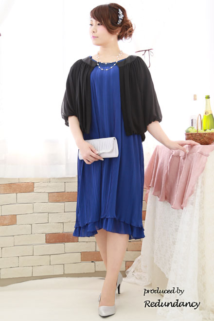 ブラックのポンチョ風ボレロ