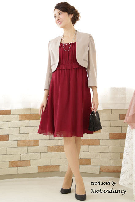 ベージュの七分袖ジャケット