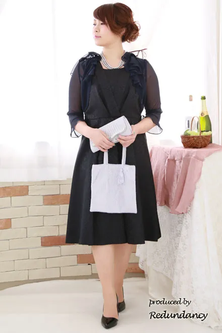 ネイビーのアシンメトリー襟フリルボレロ