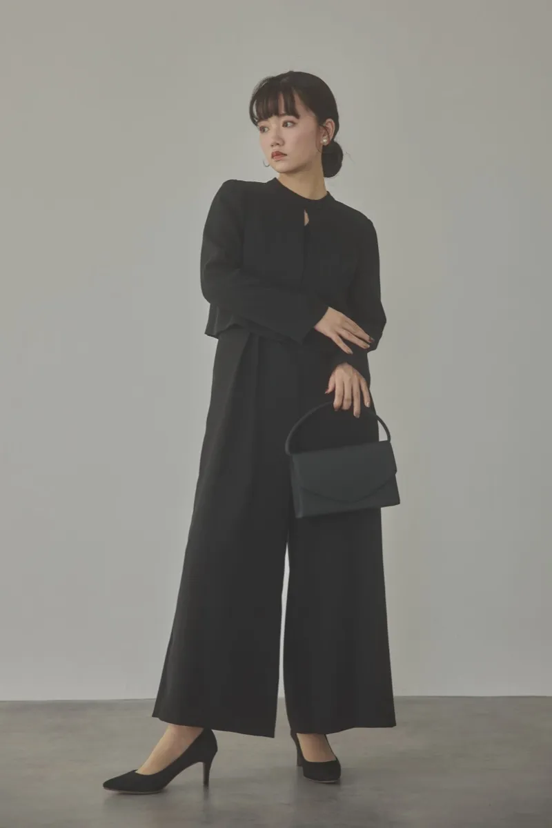 ブラックのハートネックカットオールインワンセレモニースーツセット