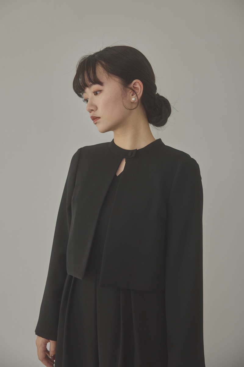 ブラックのハートネックカットオールインワンセレモニースーツセット