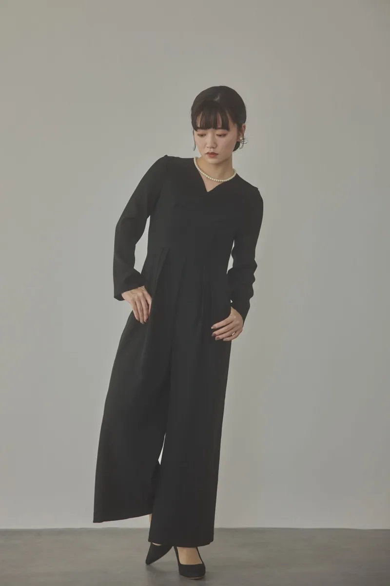 ブラックのハートネックカットオールインワンセレモニースーツセット