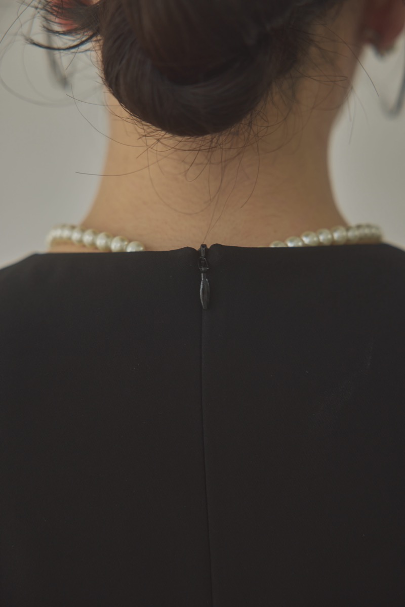 ブラックのハートネックカットオールインワンセレモニースーツセット