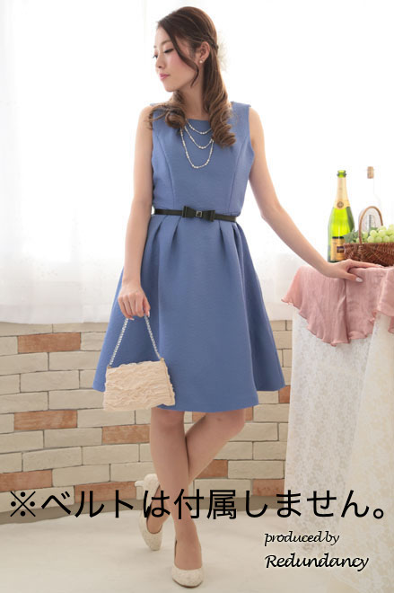 ブルーのラウンドネックシンプルミニ丈ドレス