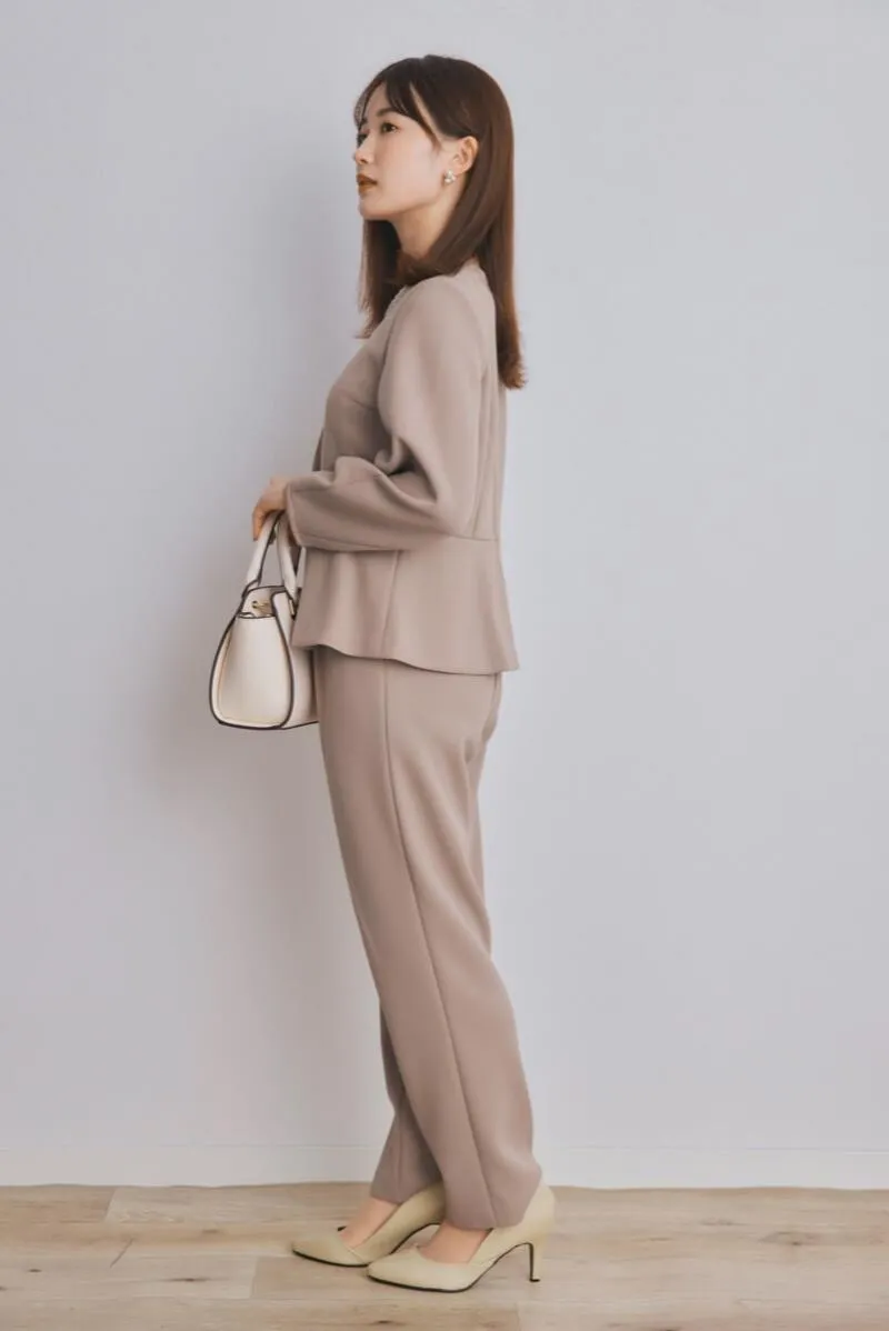 グレージュのパール付ペプラムパンツセレモニースーツセット