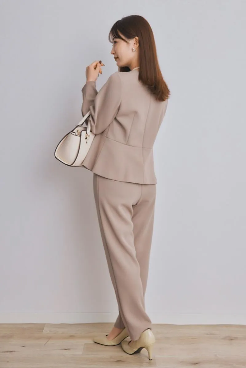 グレージュのパール付ペプラムパンツセレモニースーツセット