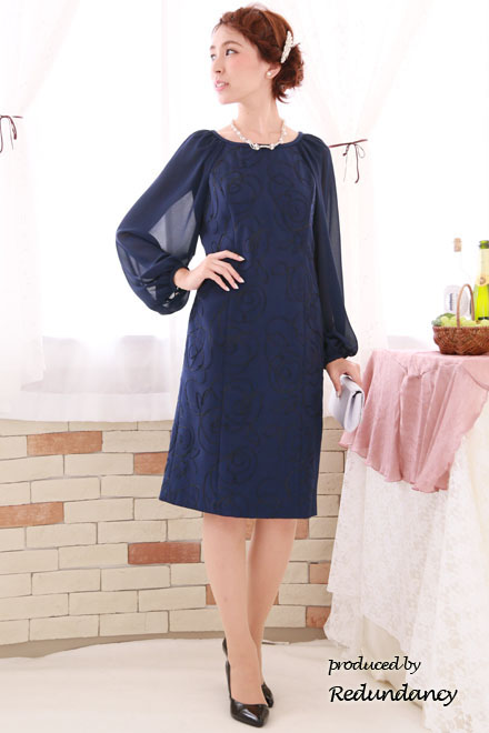 ネイビー×ブラックのフラワー刺繍スリットスリーブドレス