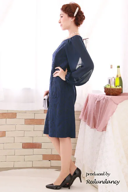 ネイビー×ブラックのフラワー刺繍スリットスリーブドレス