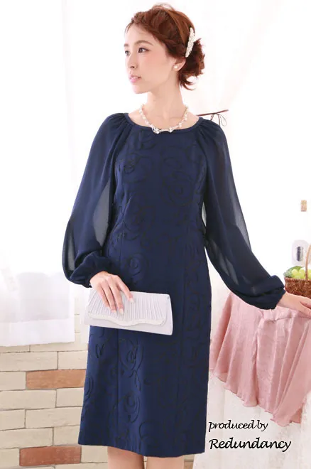 ネイビー×ブラックのフラワー刺繍スリットスリーブドレス