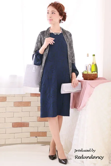 ネイビー×ブラックのフラワー刺繍スリットスリーブドレス