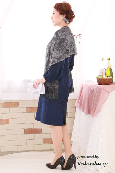 ネイビー×ブラックのフラワー刺繍スリットスリーブドレス