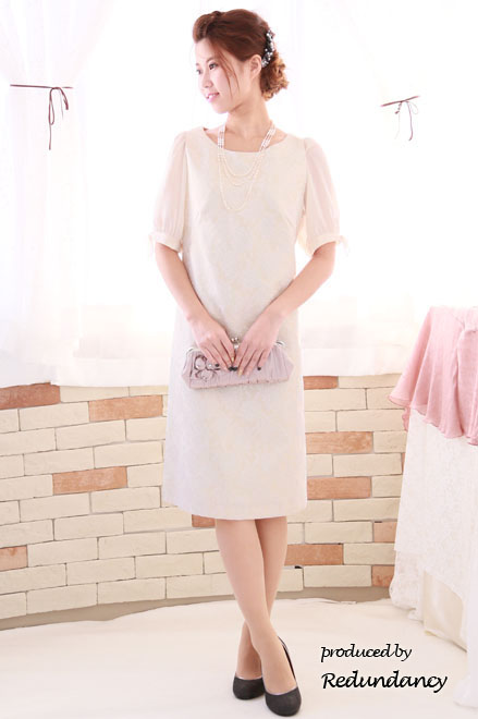 ベージュのシフォンのパフスリーブ花柄ドレス