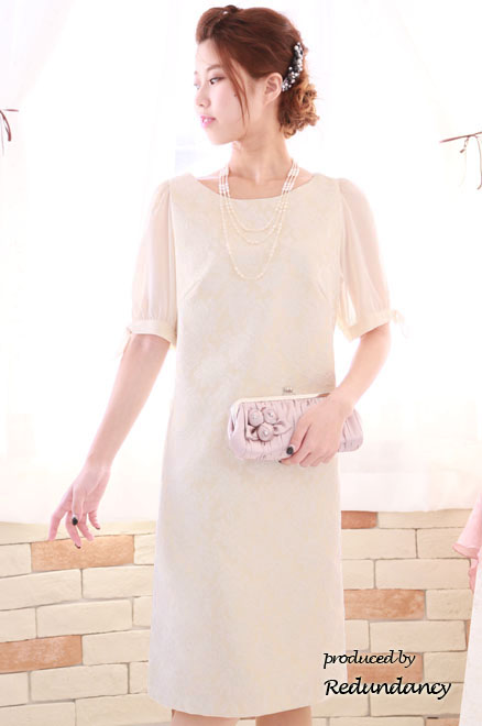 ベージュのシフォンのパフスリーブ花柄ドレス