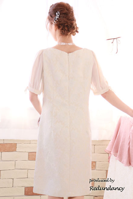 ベージュのシフォンのパフスリーブ花柄ドレス