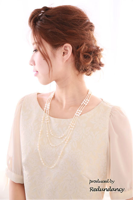 ベージュのシフォンのパフスリーブ花柄ドレス