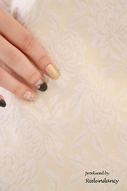 ベージュのシフォンのパフスリーブ花柄ドレス