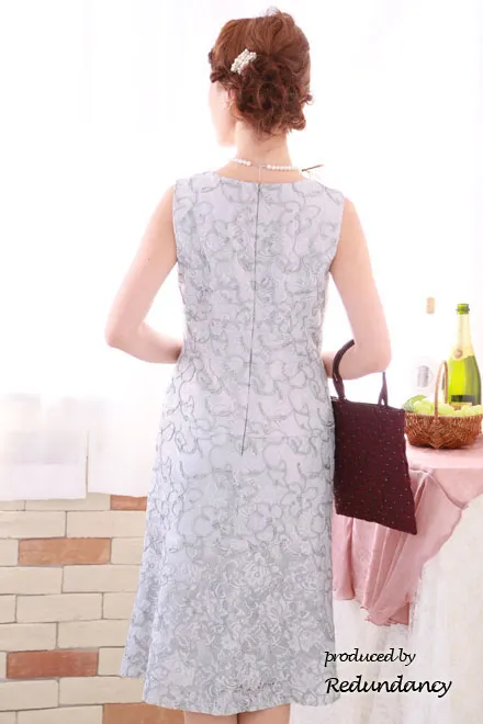 シルバーグレーのハイウエスト切替花刺繍ドレス