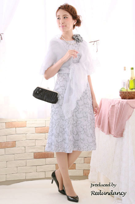 シルバーグレーのハイウエスト切替花刺繍ドレス