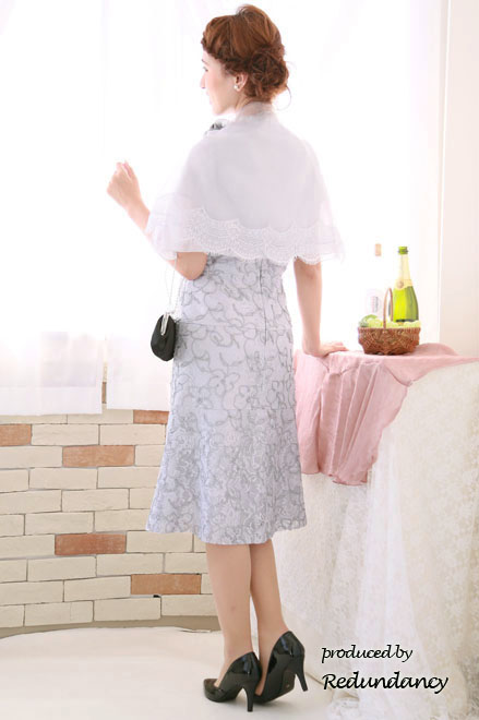 シルバーグレーのハイウエスト切替花刺繍ドレス