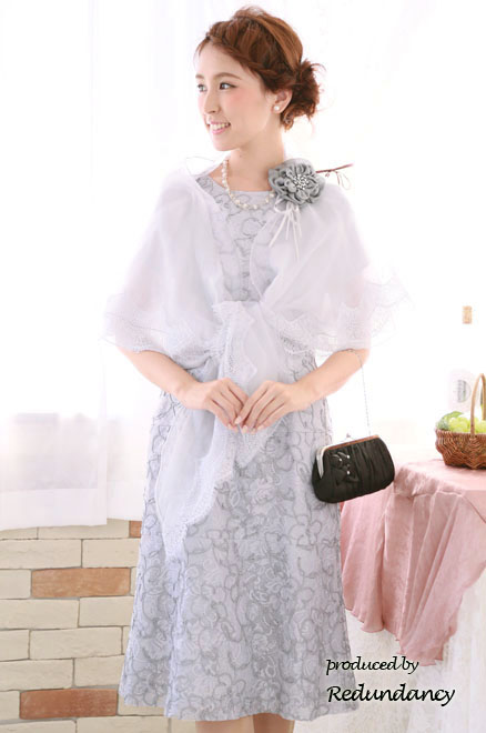 シルバーグレーのハイウエスト切替花刺繍ドレス