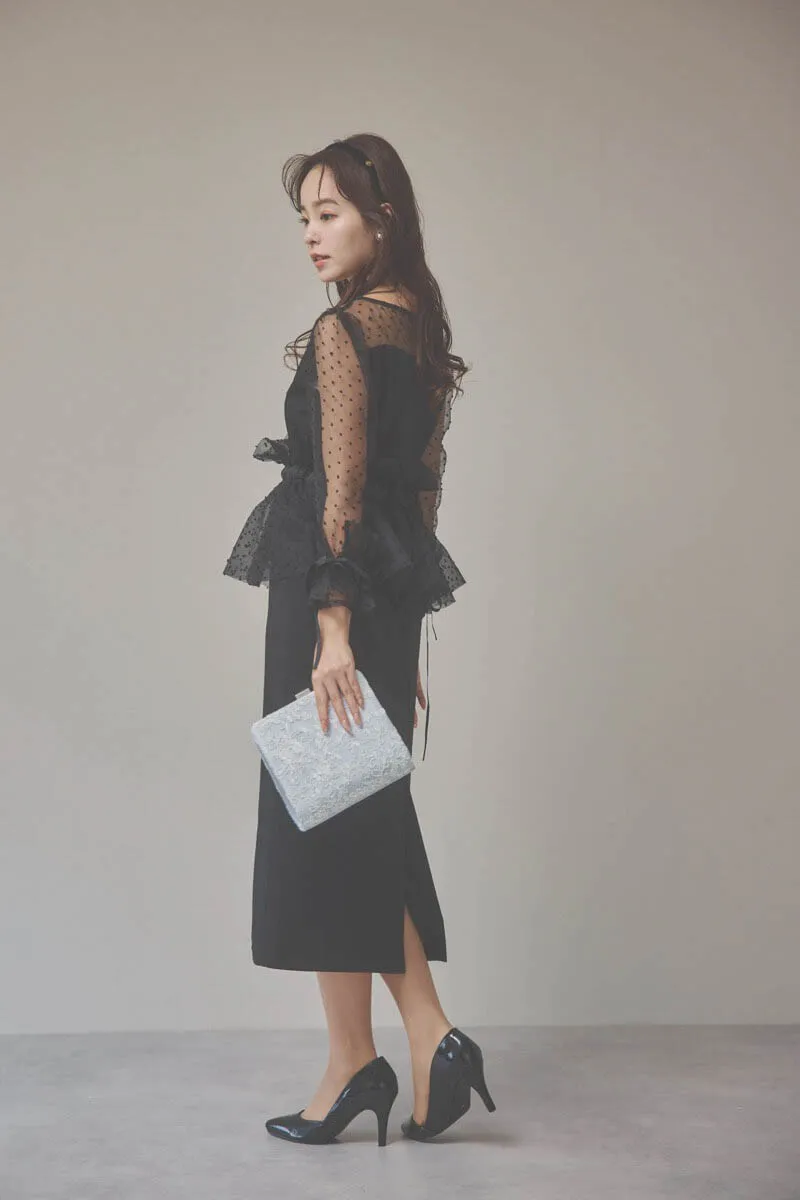 ブラックのメニーウェイラッフルケープドレス