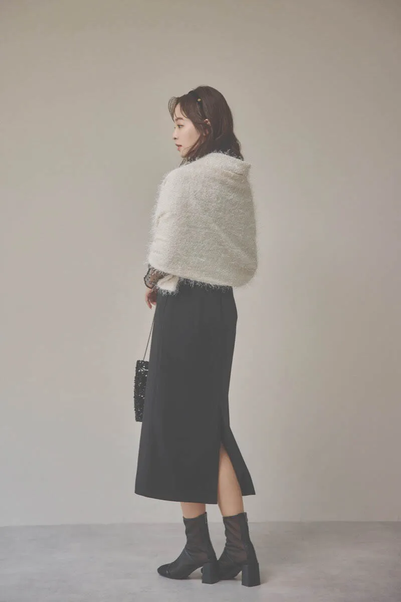 ブラックのメニーウェイラッフルケープドレス