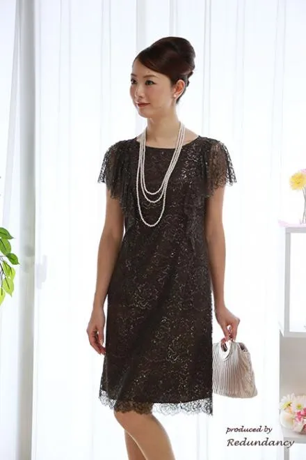 ブラウンの膝丈ラメレースドレス