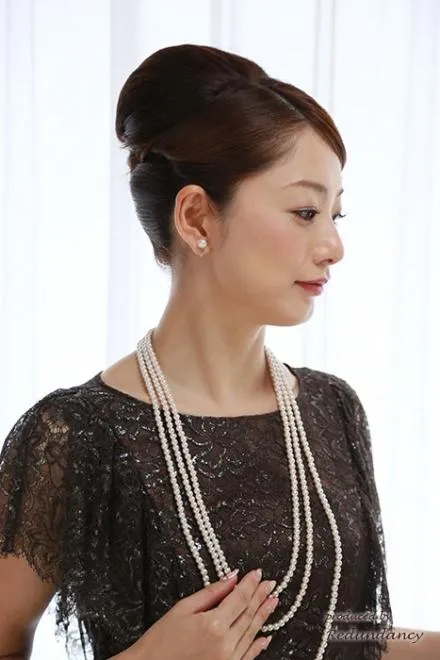 ブラウンの膝丈ラメレースドレス