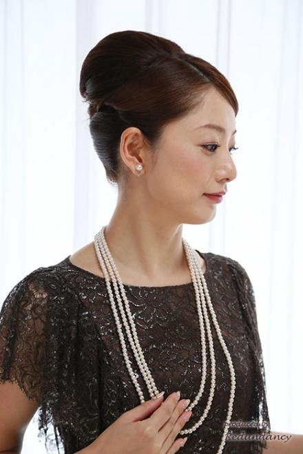 ブラウンの膝丈ラメレースドレス