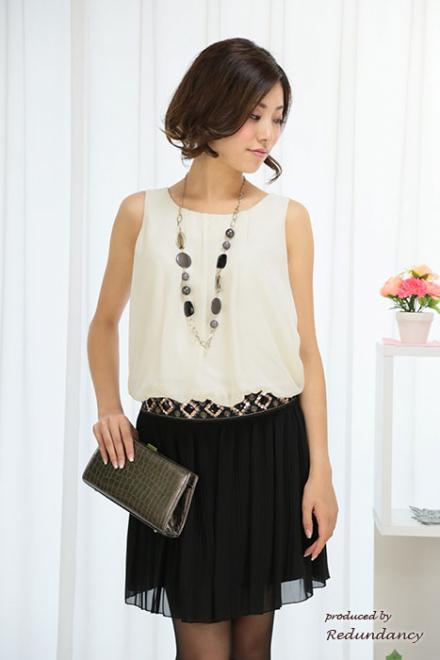 ホワイト×ブラックの切替ビジューミニ丈ドレス